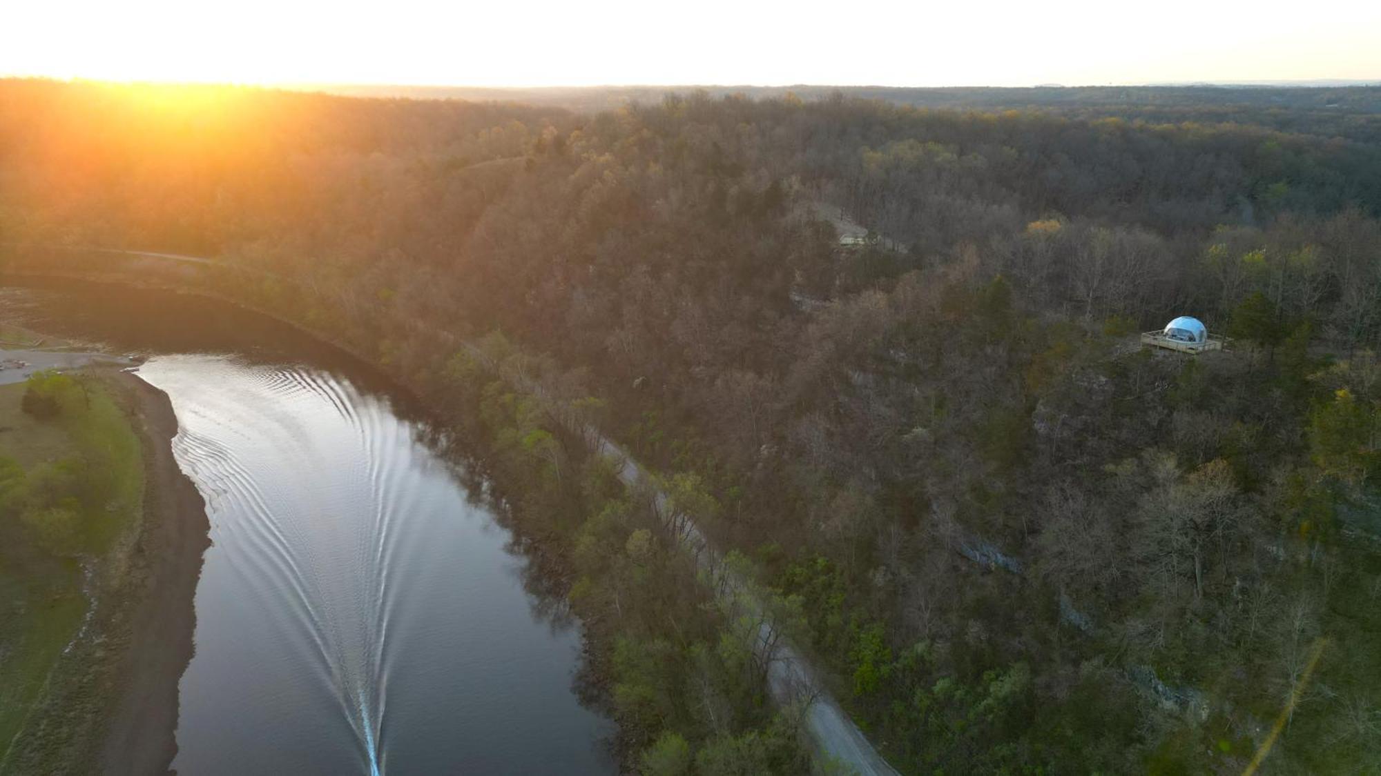 Luxury tent New River View Cliff Dome Glamping @ White River, Minutes To Fishing, Hikes! *