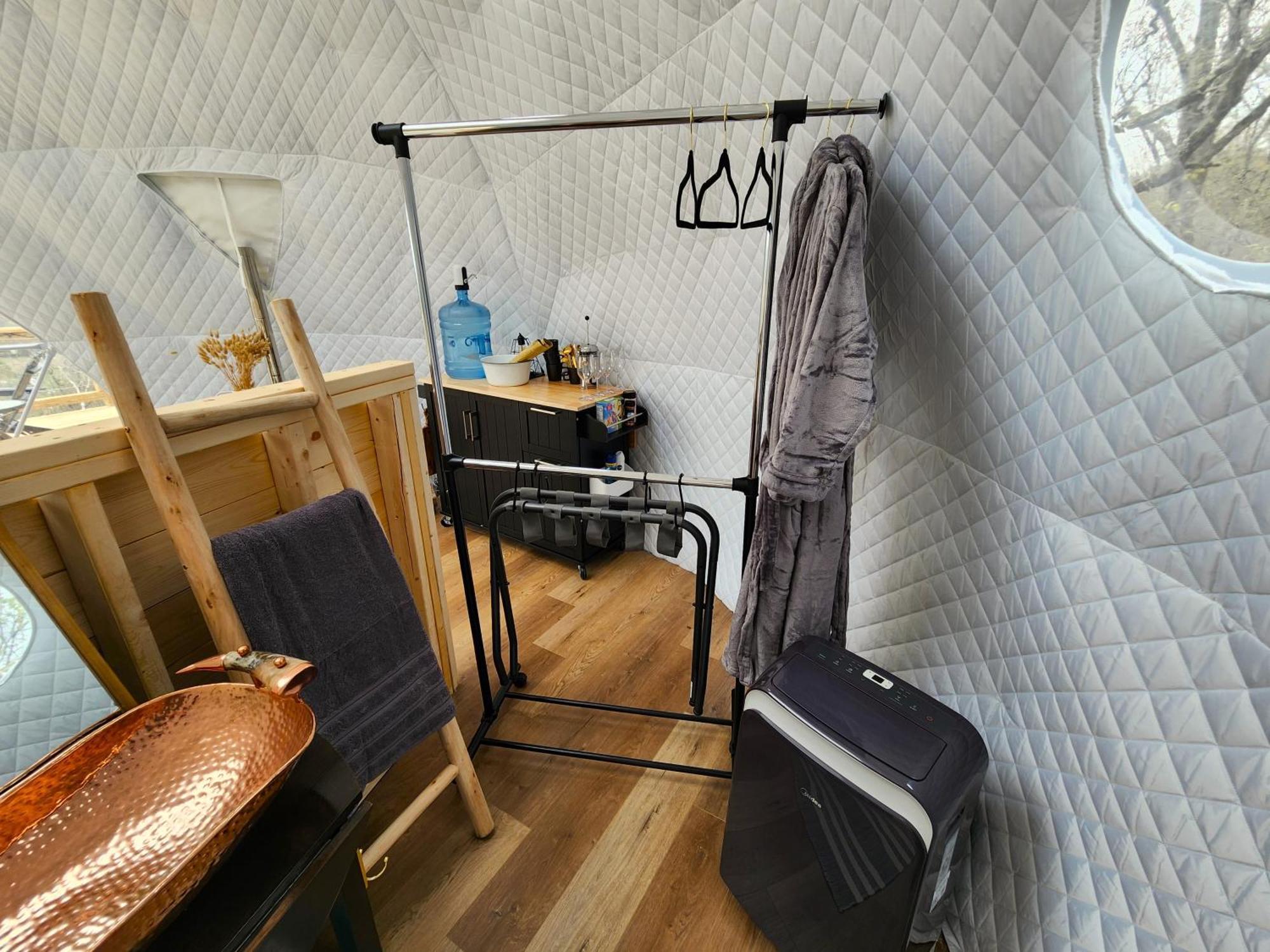 Luxury tent New River View Cliff Dome Glamping @ White River, Minutes To Fishing, Hikes! *