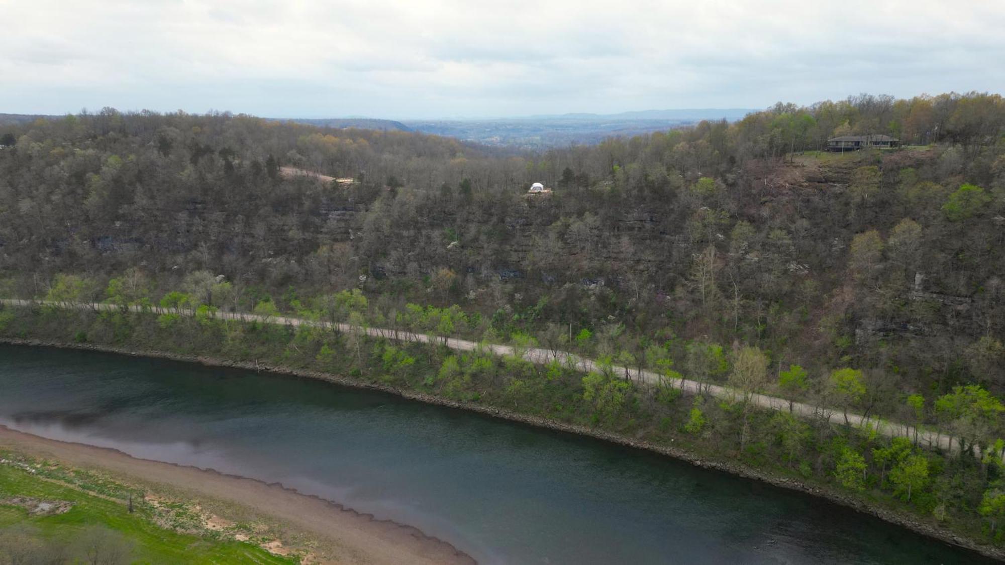 New River View Cliff Dome Glamping @ White River, Minutes To Fishing, Hikes! Luxury tent *